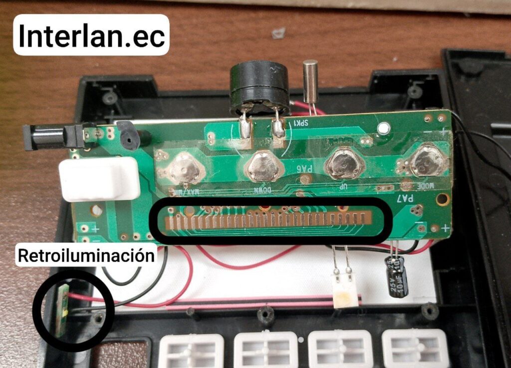 reloj digital con sensor de temperatura y humedad sensores internos y componentes