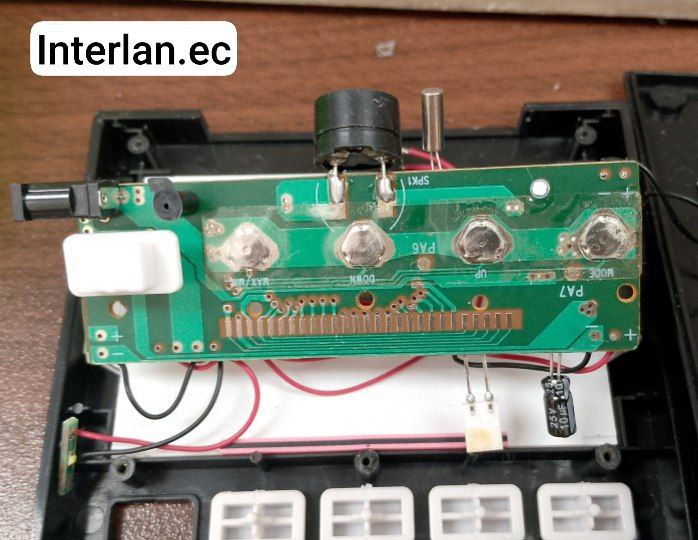 reloj digital con sensor de temperatura y humedad sensores internos y componentes